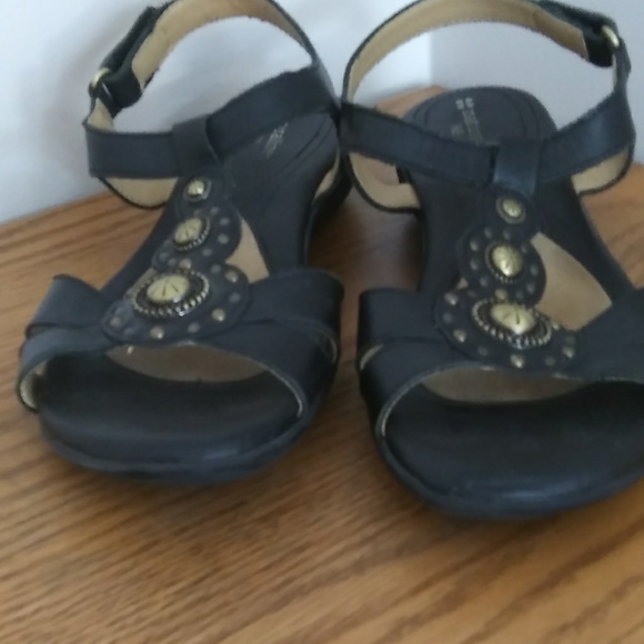 Naturalizers Sandals - Picture 4 of 7